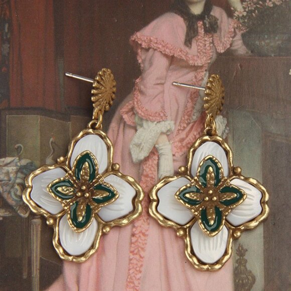 NEW Baroque Style Gold & Enamel Quatrefoil Drop Earrings - Picture 2 of 6